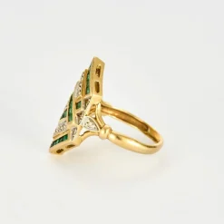 Bague Marquise or jaune, diamants et émeraudes