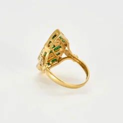 Bague Marquise or jaune, diamants et émeraudes