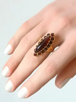Bague marquise or jaune et grenats de Perpignan