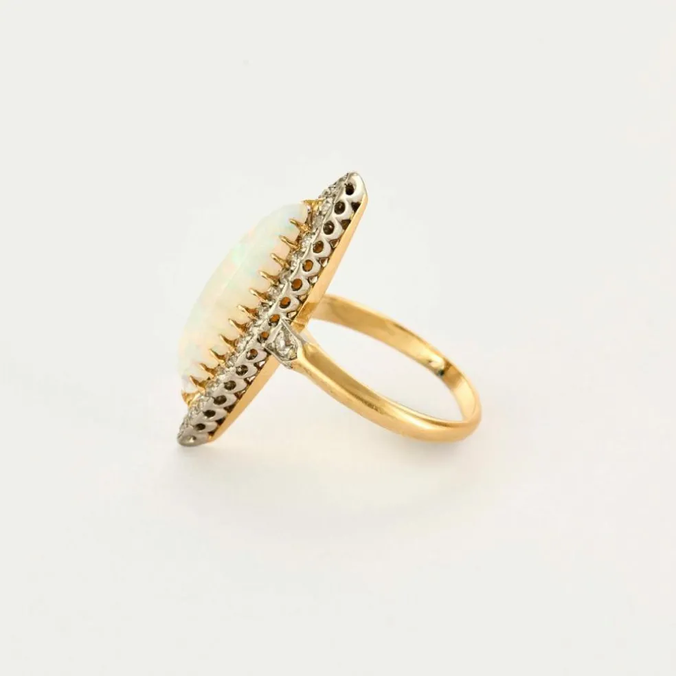 Bague Marquise or jaune et gris, opale et diamants