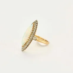 Bague Marquise or jaune et gris, opale et diamants