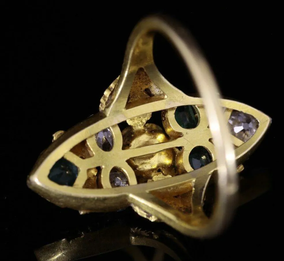 Bague marquise or, émeraudes et diamants Art Nouveau
