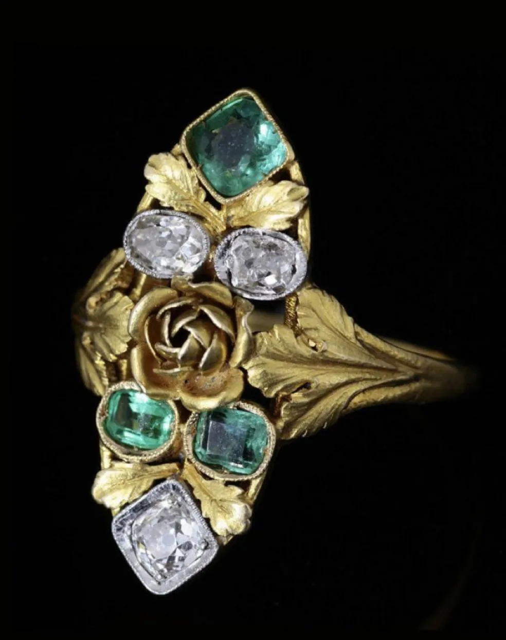 Bague marquise or, émeraudes et diamants Art Nouveau