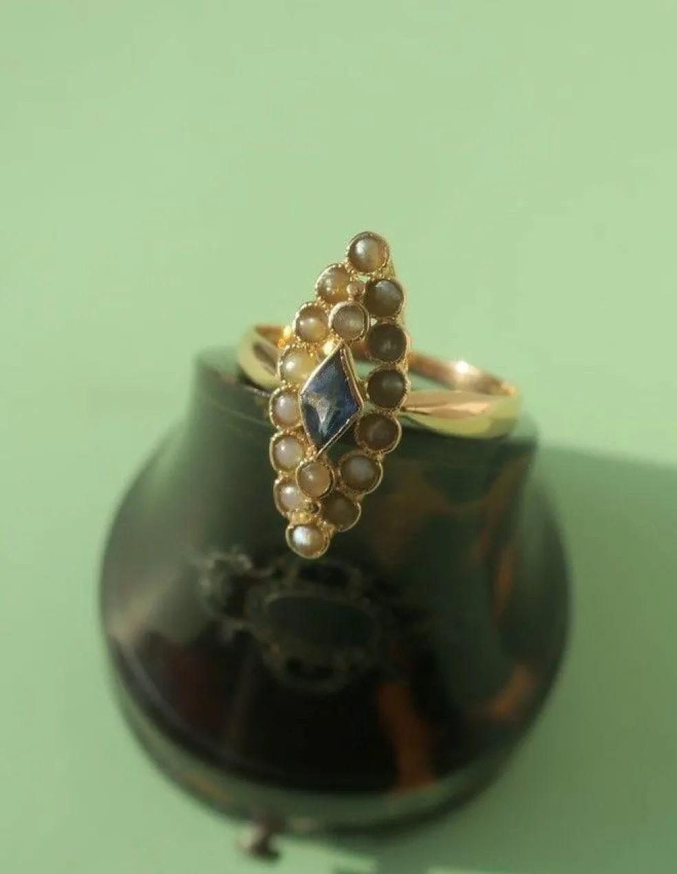 Bague marquise or rose saphir perles