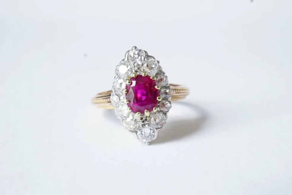 Bague Marquise Rubis birman diamants