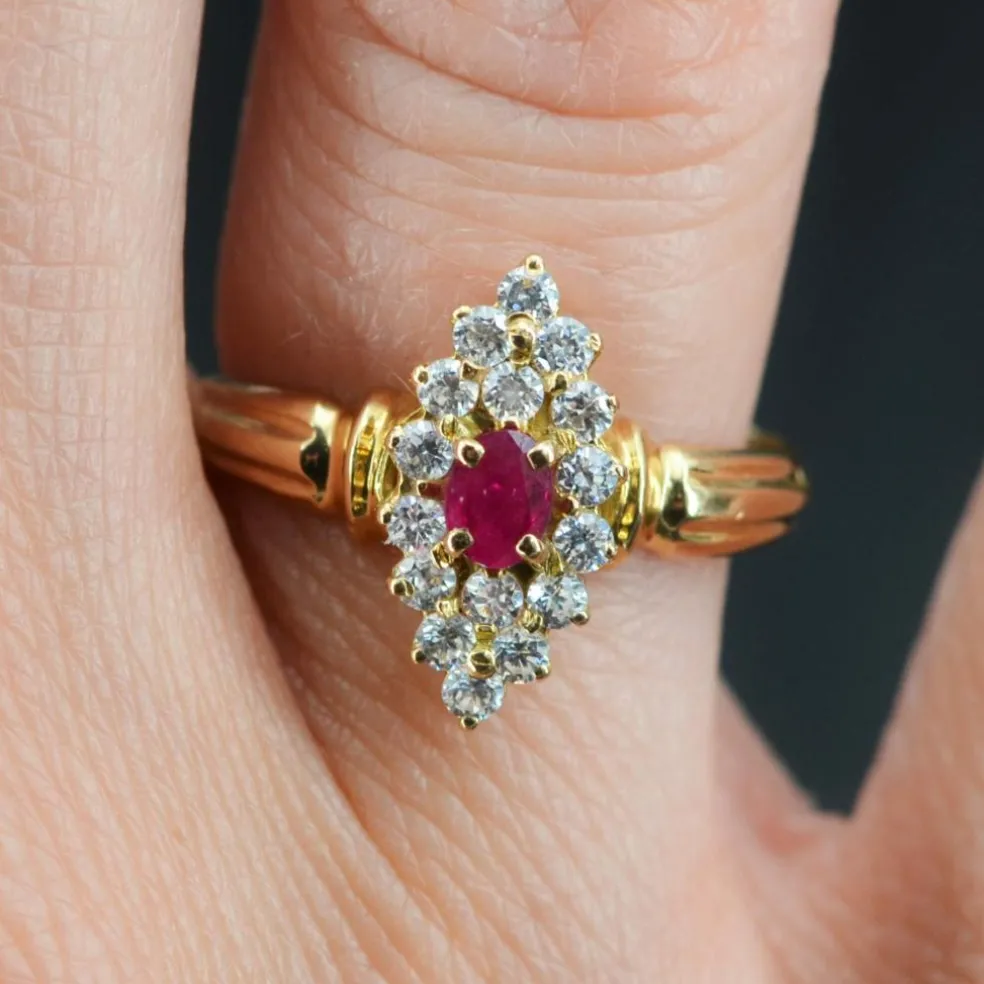 Bague marquise rubis diamants