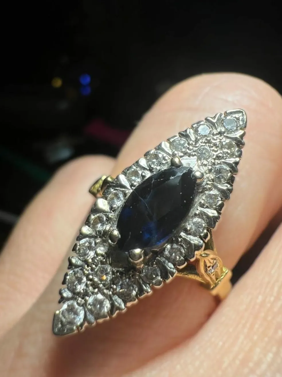 Bague Marquise saphir pavage diamants