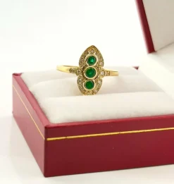Bague marquise style ancien en or émeraudes et diamants