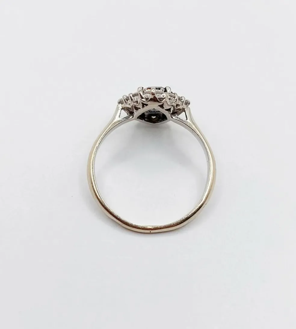 Bague marquise style art déco or blanc ornée d'un saphir naturel et de diamants taille brillants