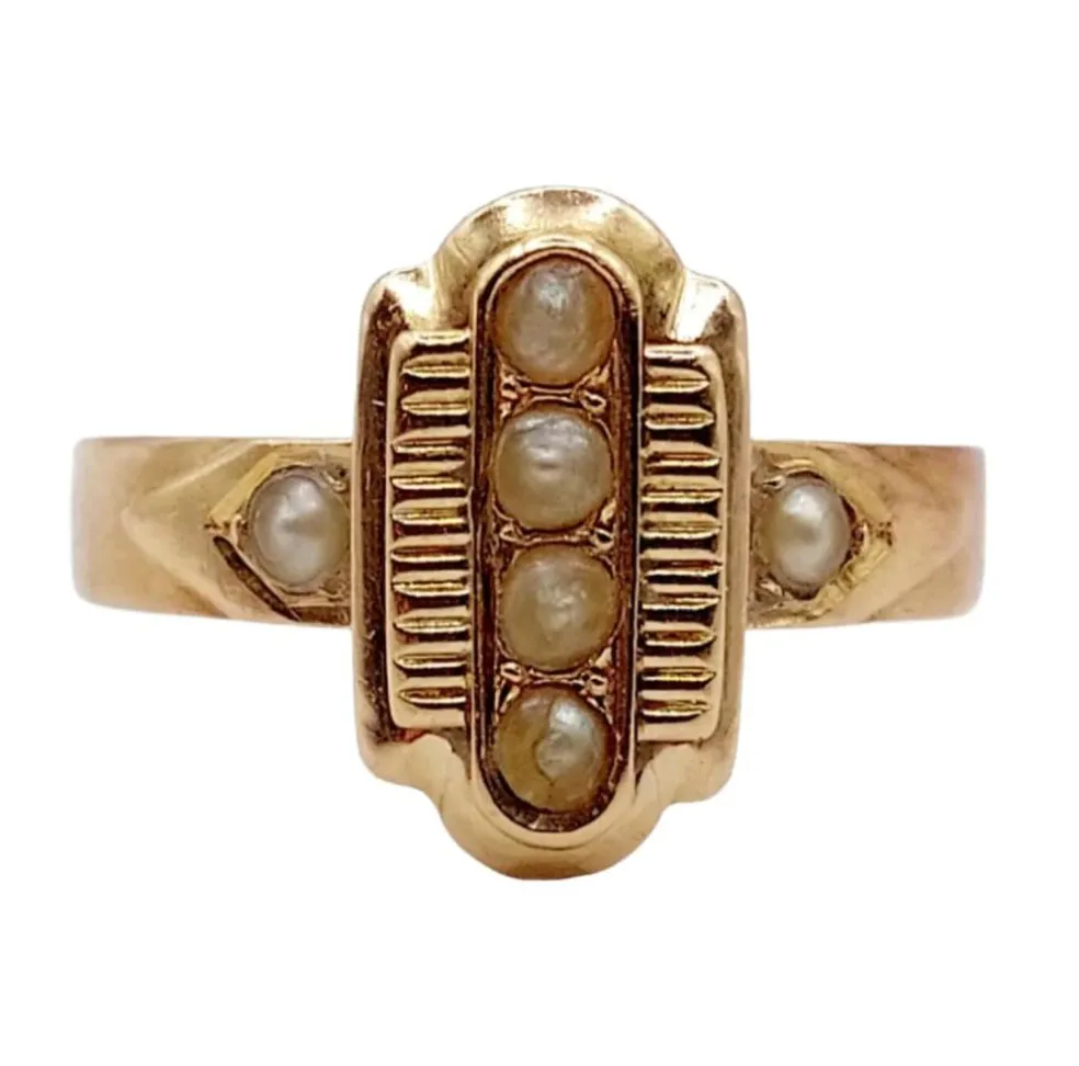 Bague marquise victorienne or rose ornée de perles dans une monture finement travaillée