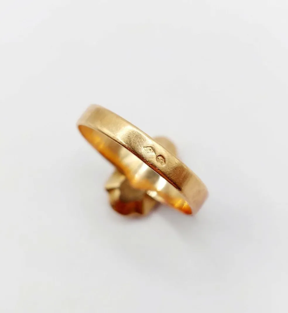 Bague marquise victorienne or rose ornée de perles dans une monture finement travaillée