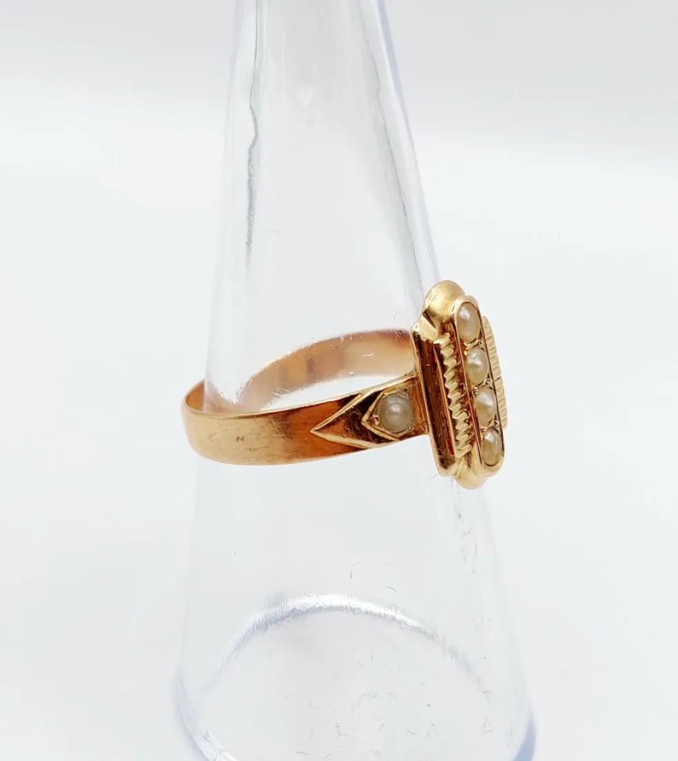 Bague marquise victorienne or rose ornée de perles dans une monture finement travaillée