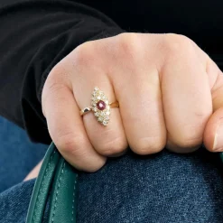 Bague marquise vintage en or 18K, diamants et rubis