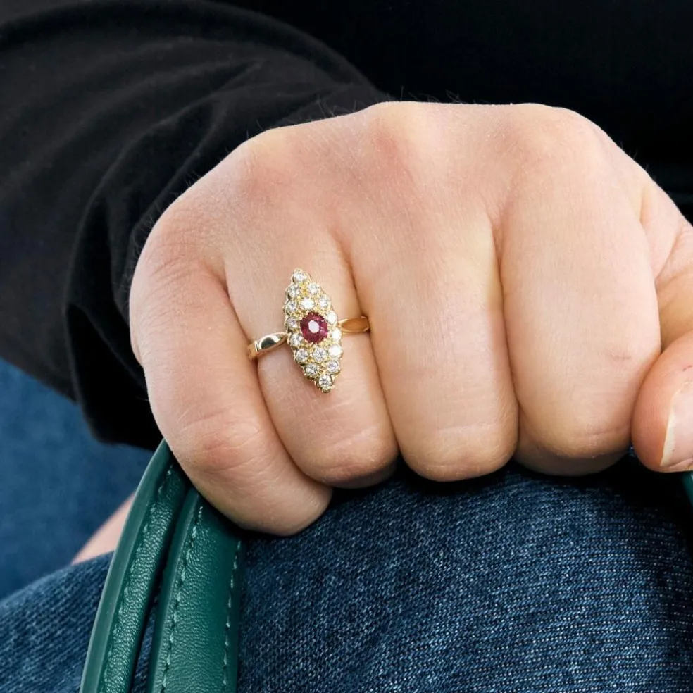 Bague marquise vintage en or 18K, diamants et rubis