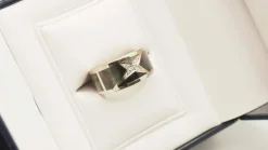 Bague Mauboussin Etoile beauté en or blanc, nacres et diamants