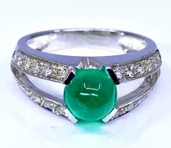 Bague émeraude cabochon diamants