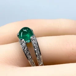 Bague émeraude cabochon diamants