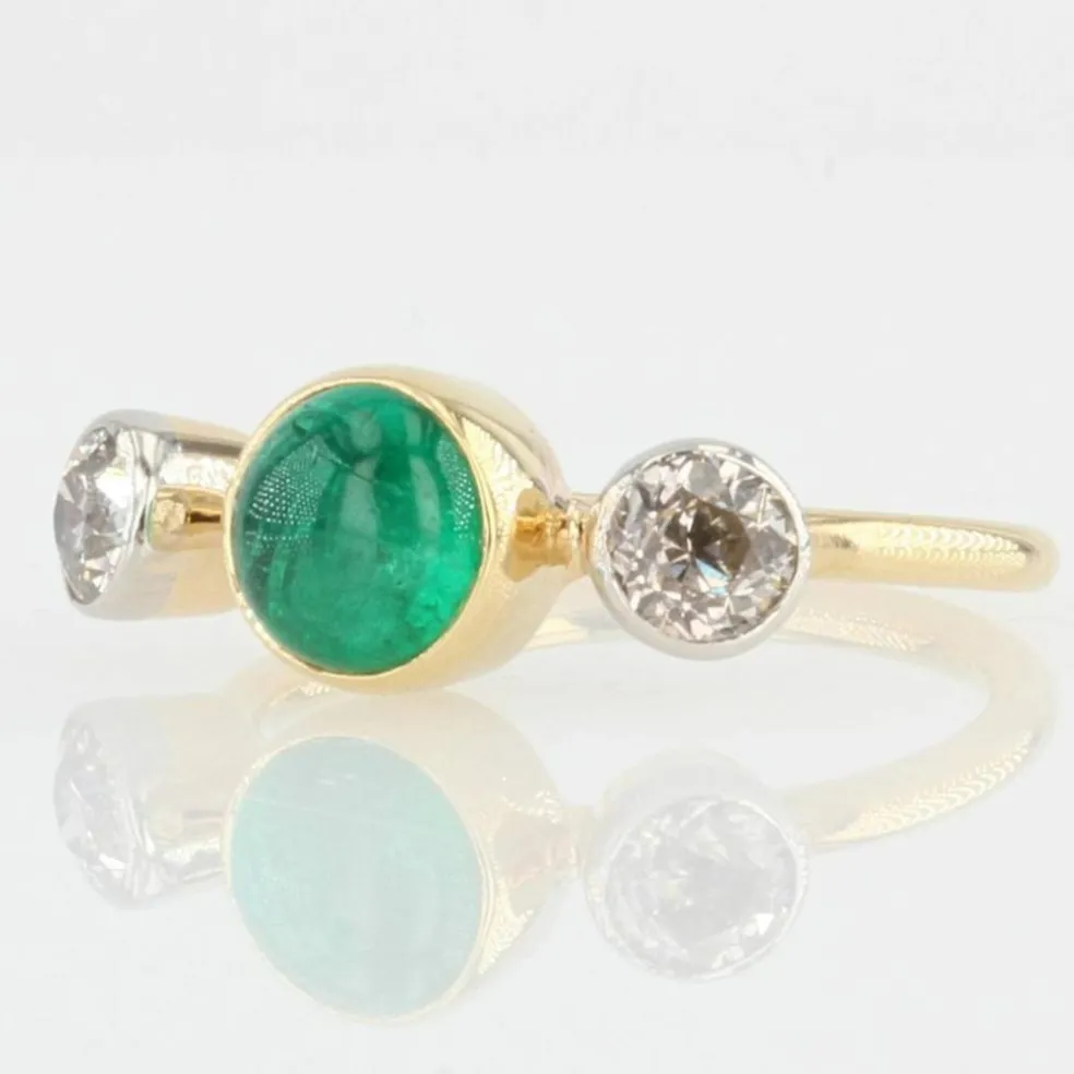 Bague émeraude cabochon et diamants