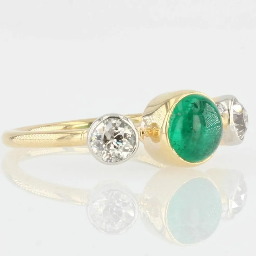Bague émeraude cabochon et diamants