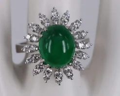 Bague Émeraude Cabochon Ovale et Diamants en or blanc