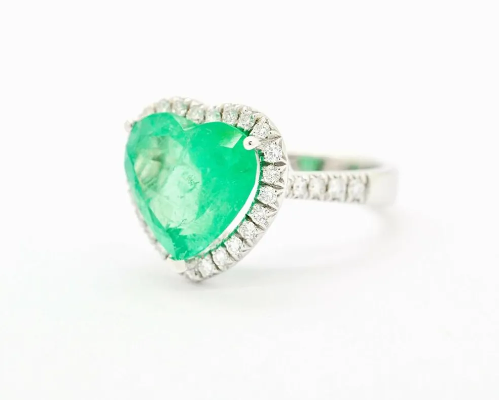 Bague émeraude coeur Colombie 6,60 ct et diamants