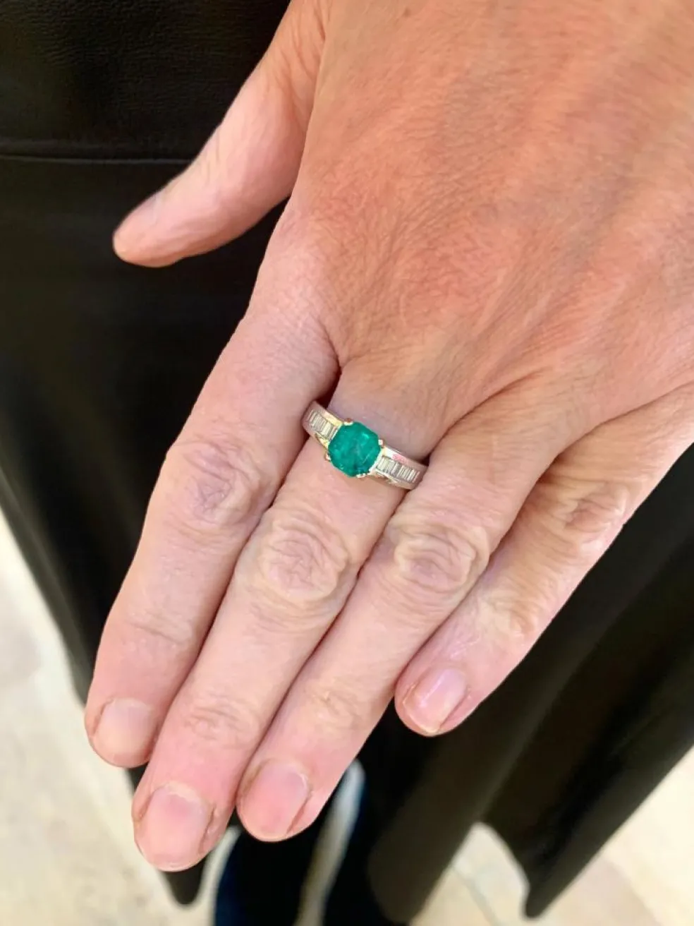 Bague émeraude colombie diamants or blanc (Certificat)