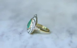 Bague émeraude colombienne poire entourage diamants