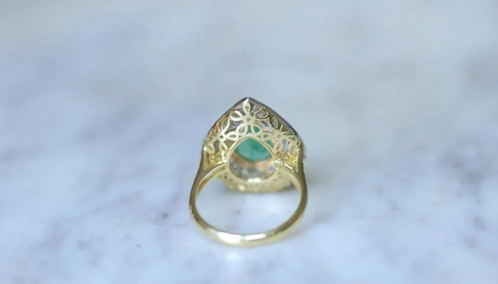 Bague émeraude colombienne poire entourage diamants