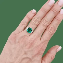 Bague émeraude, deux ors, diamants.