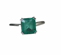 Bague émeraude en or blanc
