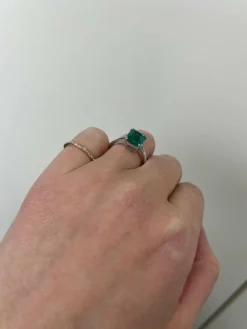 Bague émeraude en or blanc