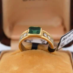 Bague émeraude en or jaune '60