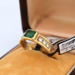 Bague émeraude en or jaune '60