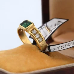 Bague émeraude en or jaune '60