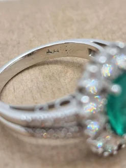 Bague émeraude et diamant en or blanc 18 carats