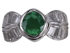 Bague émeraude et diamants baguette en or blanc