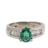 Bague émeraude et diamants baguettes