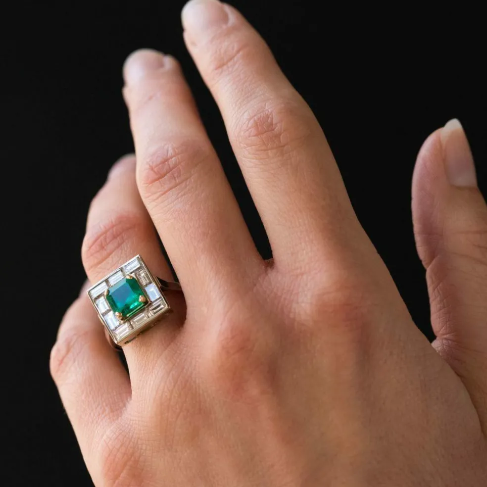 Bague émeraude et diamants baguettes