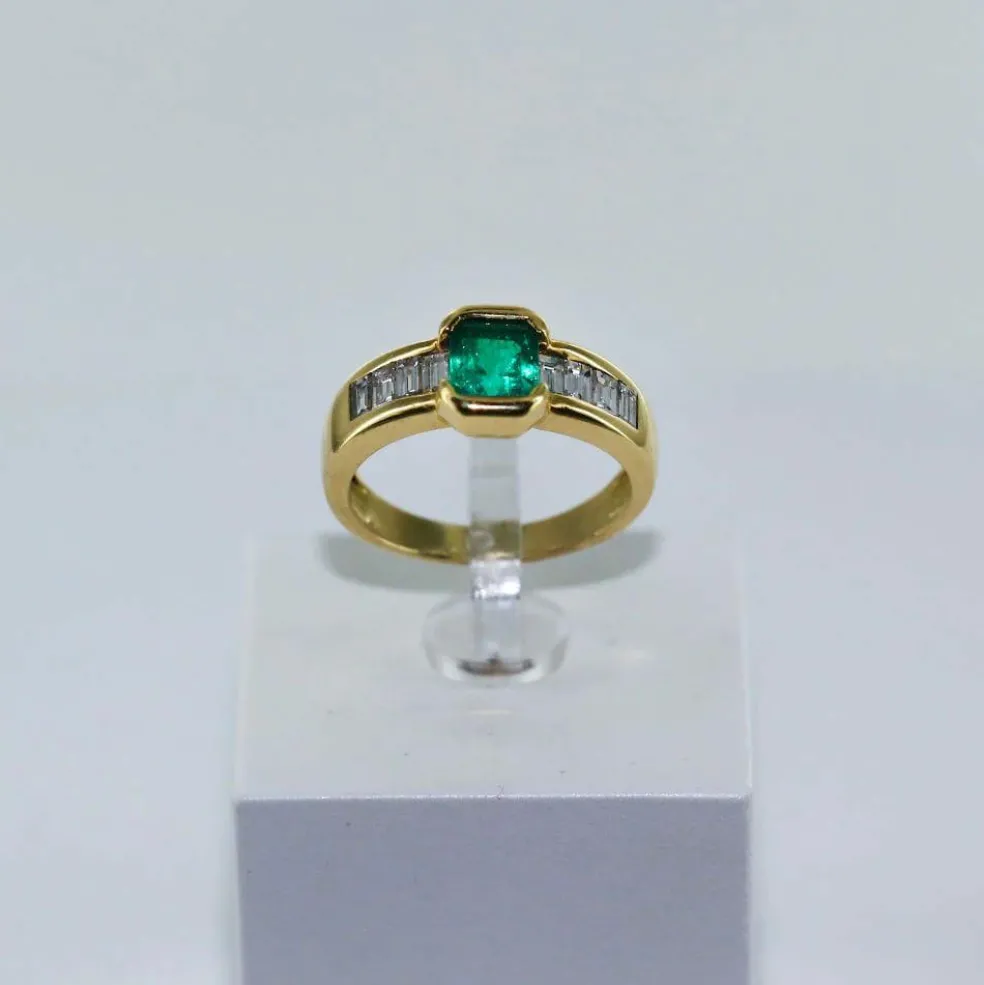 Bague émeraude et diamants