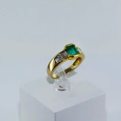 Bague émeraude et diamants