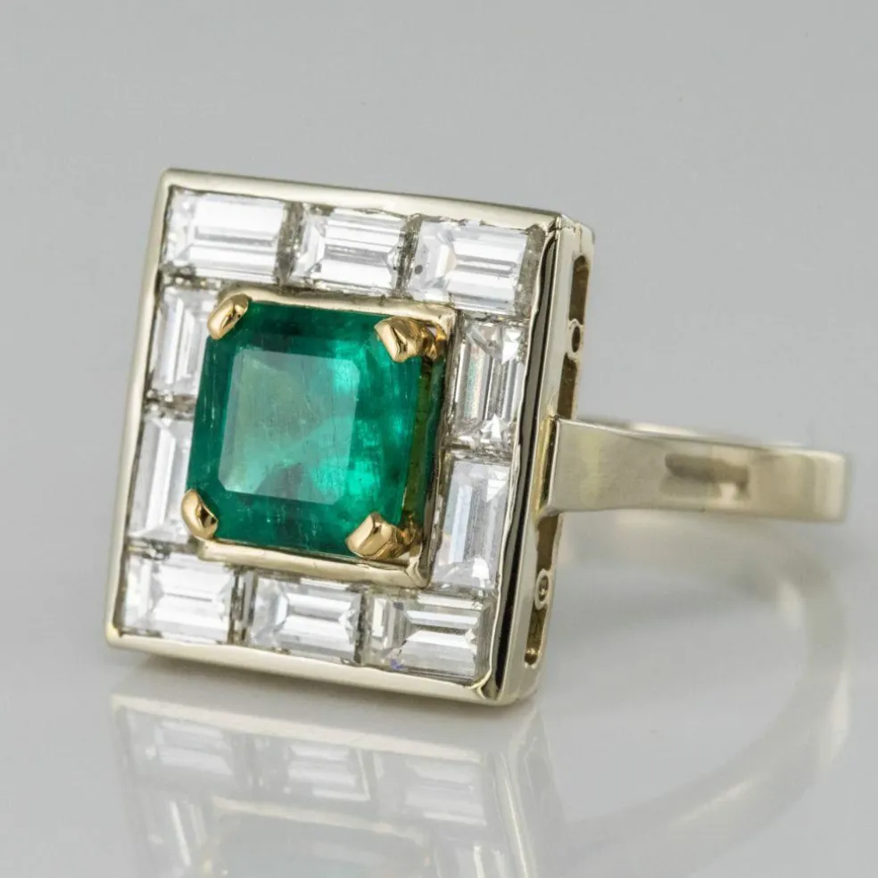 Bague émeraude et diamants baguettes