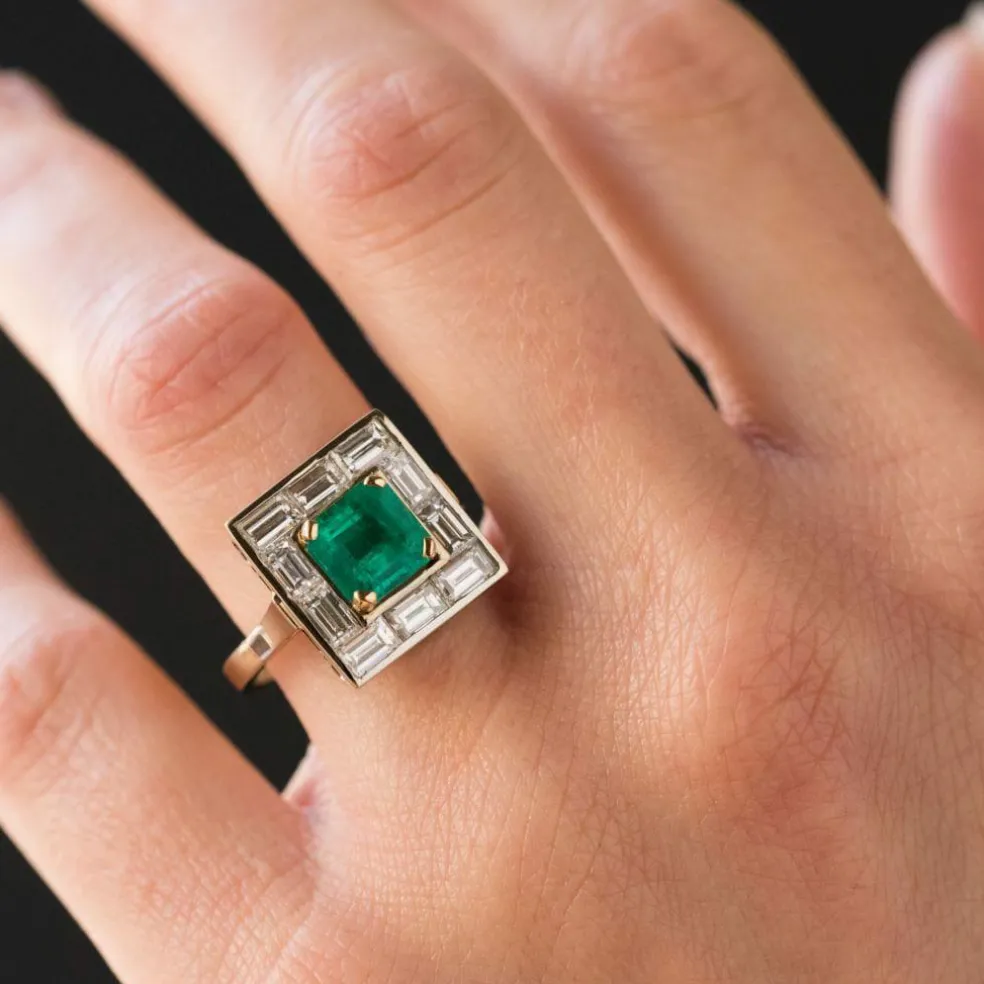 Bague émeraude et diamants baguettes