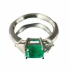 Bague émeraude moderne