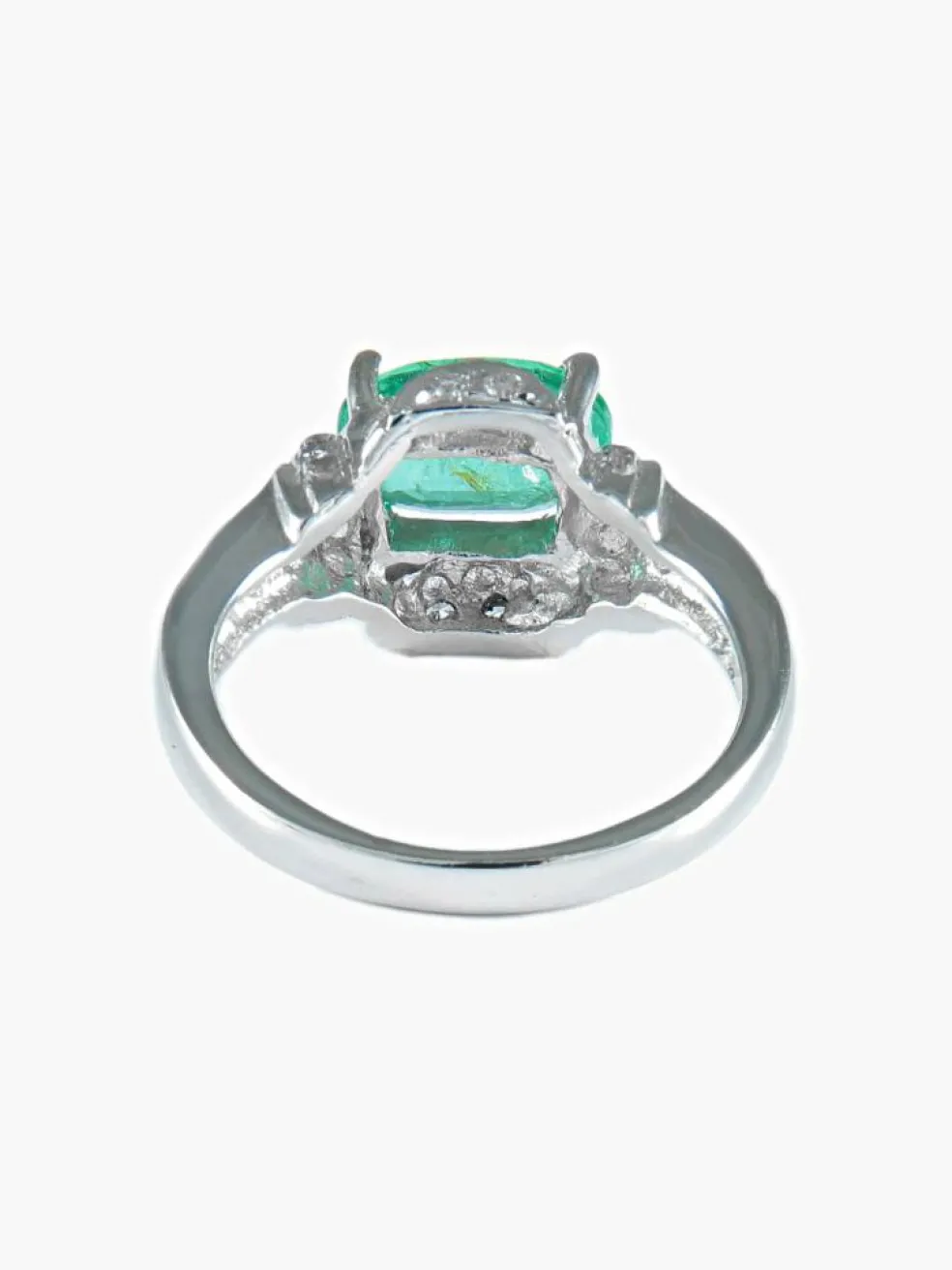 Bague émeraude ovale diamants or blanc