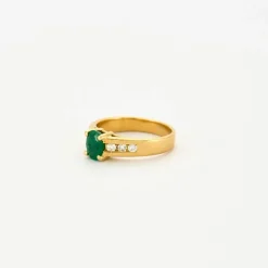 Bague émeraude ovale et diamants