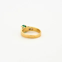 Bague émeraude ovale et diamants