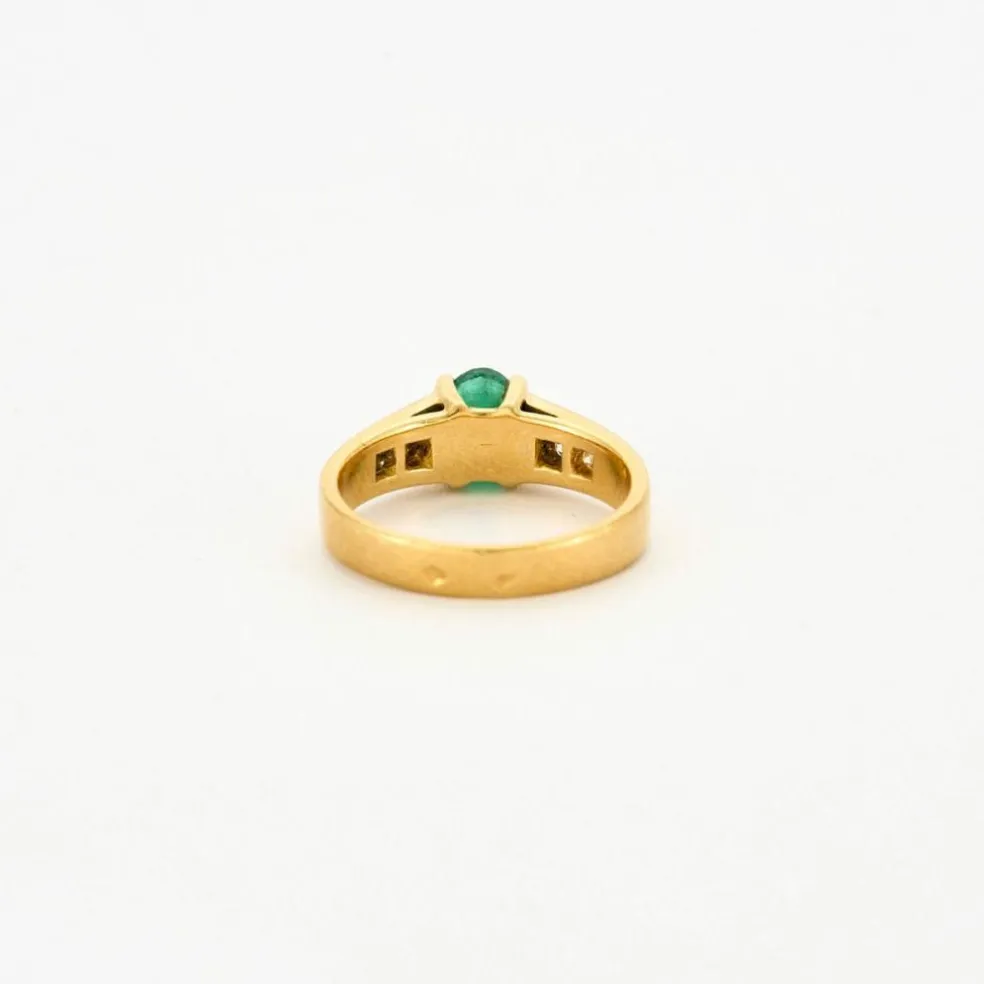 Bague émeraude ovale et diamants