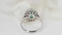 Bague émeraude ovale et diamants
