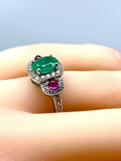 Bague émeraude rubis diamants
