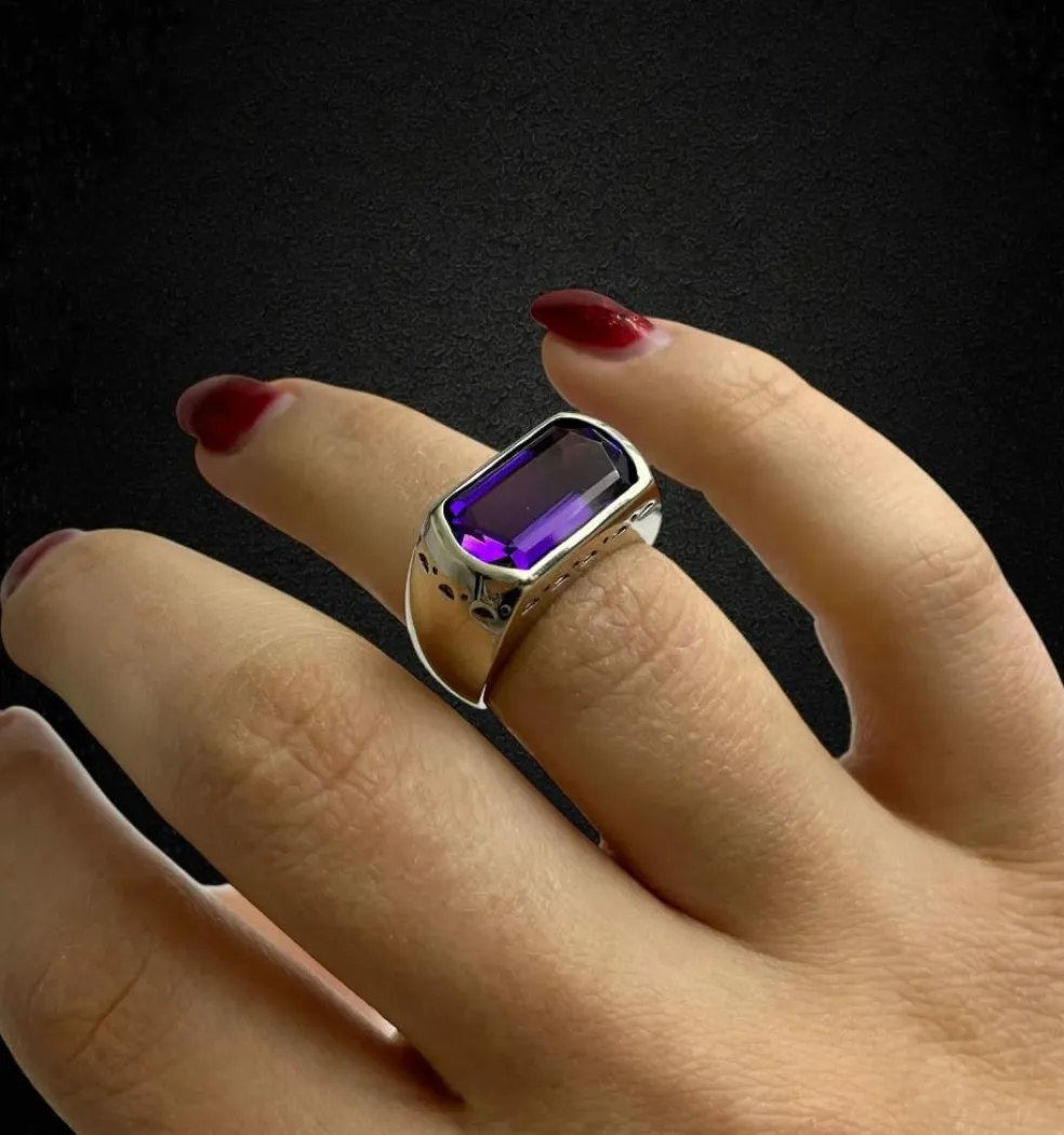 Bague moderne avec améthyste